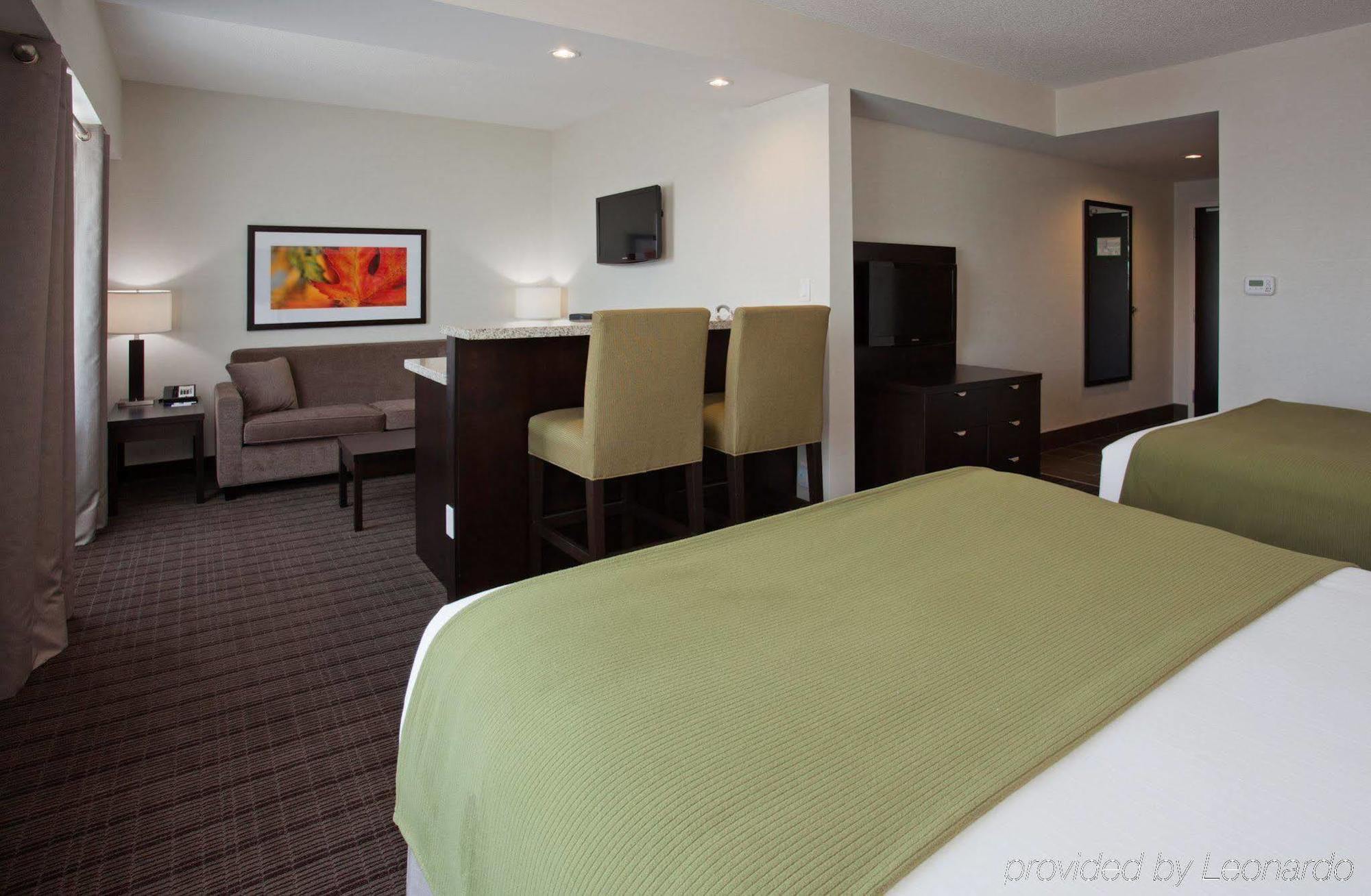 Holiday Inn Express & Suites New Liskeard Room photo