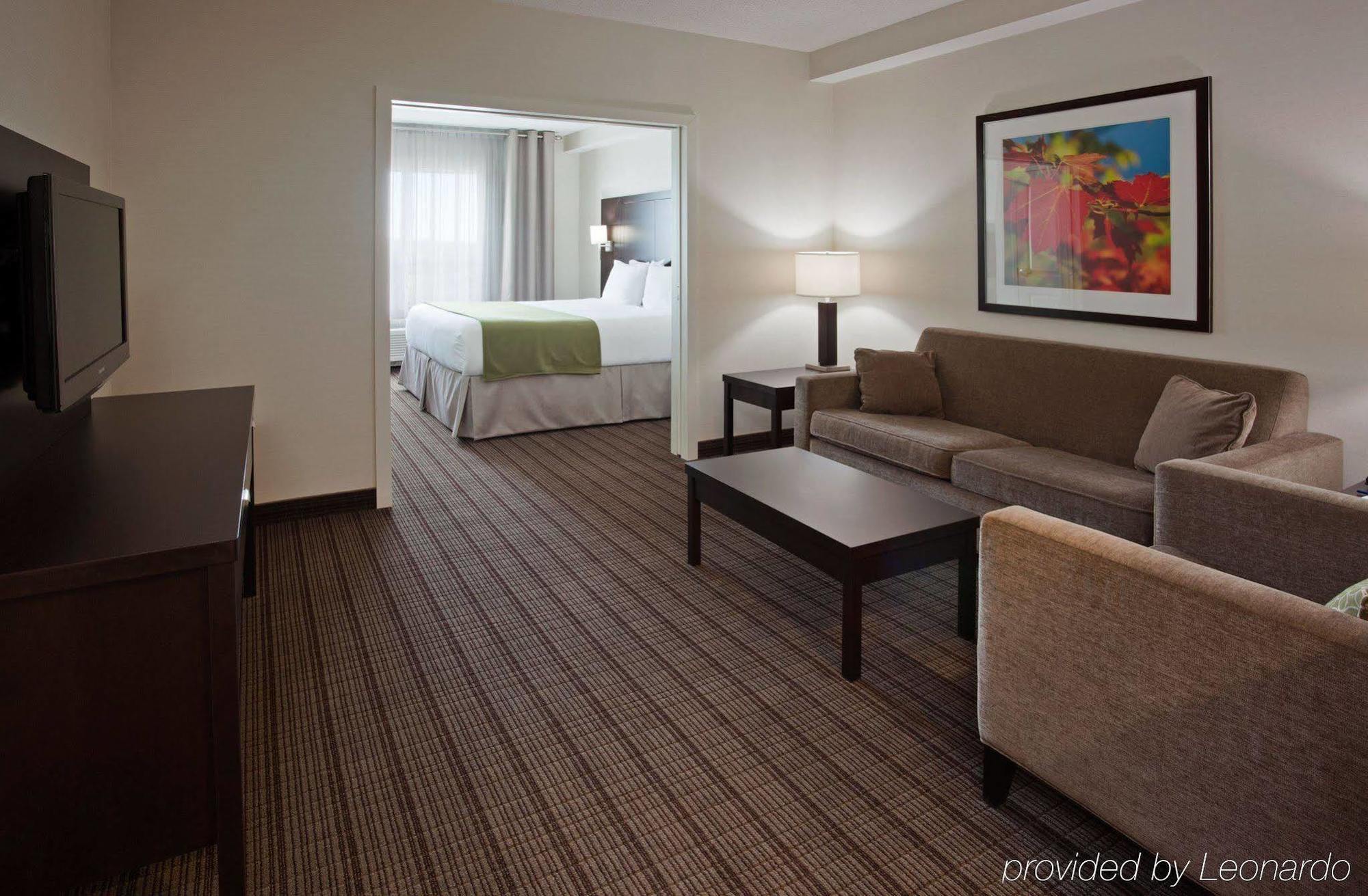 Holiday Inn Express & Suites New Liskeard Room photo